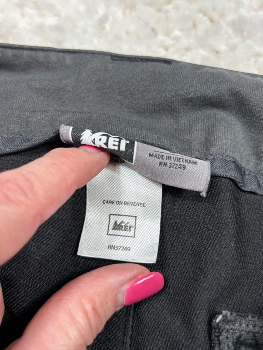 REI Women’s Softshell Pants Size 6 Black Hiking Outdoor Zip Ankle - Picture 6 of 12